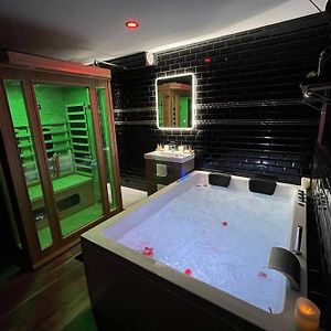 Love Room - Jacuzzi - Sauna - Au Bord De L'Eau 内穆尔 Exterior photo