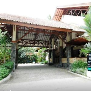 Pondok Layung Resort Anyer 西冷 Exterior photo