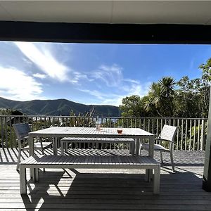 Waikawa Bay Bach With Spectacular Views别墅 Exterior photo