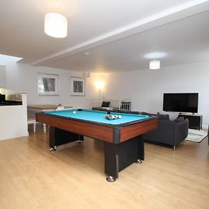 Huge Wow Factor Central Cheltenham Abode With Pool-Table And Parking Exterior photo