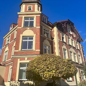 Dg Wohnung In Der Nahe Vom Schloss 什未林 Exterior photo