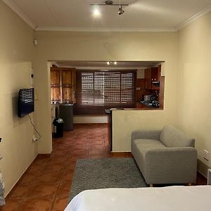 Your Comfortable Studio Perfectly Situated In Nelspruit Mataffin Exterior photo