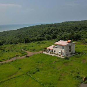 Stayvista'S Coral Breeze With Plunge Pool, Games Room, Projector Setup, Proximity To Secluded Beach Kolthare Exterior photo