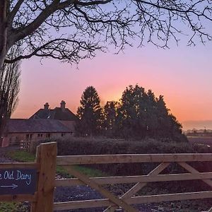 The Old Dairy. A Beautifully Converted Barn With Stunning Views Charlecote Exterior photo