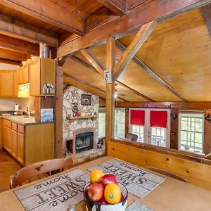 Mountaintop Ellijay Cabin With Private Hot Tub Exterior photo