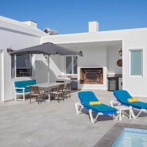 Wonderful Los Mojones Villa - Casa Penyas Blancas - Modern 6 Bedroom Villa - Central Location - Lanzarote 蒂亚斯 Exterior photo