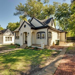 Modern Tyler Tudor Home With Reading Room And Deck! Exterior photo