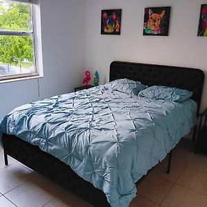 Welcome To Miami One Bedroom For Rent Una Habitacion En Renta Exterior photo