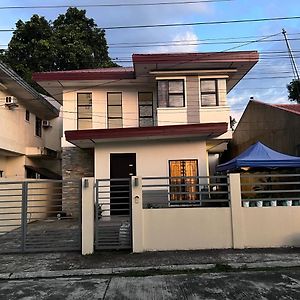 Casa Via: Cozy 3 Bedroom Home In Bacolod With Parking Exterior photo