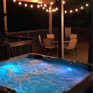 Driftwood Cottage With Hot Tub On Lake Cumberland Russell Springs Exterior photo