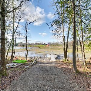 CoburnElegant Newport Cabin With Porch And Lake Access别墅 Exterior photo