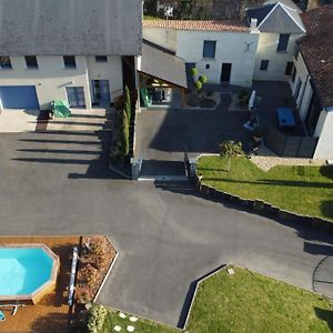 Gite Ruelle Aux Vaches - Avec Piscine Partagee 蒙特勒伊贝莱 Exterior photo