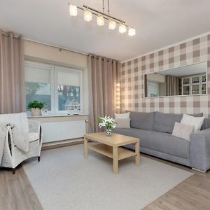 Soft Beige Apartment Raniuszka In Warsaw By Renters Exterior photo