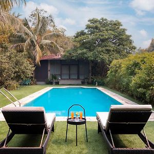 Stayvista'S Moonlit Trails - Pool-View Villa With Turf Near Mandwa Jetty 阿里巴格 Exterior photo