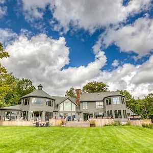 Berkshire Vacation Rentals: The Brookman: Renovated 6000 Sf Estate On 40 Acres 威廉斯敦 Exterior photo