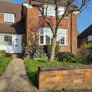 Beautiful 4 Bedroom House 7 Minutes From Luton Airport Exterior photo
