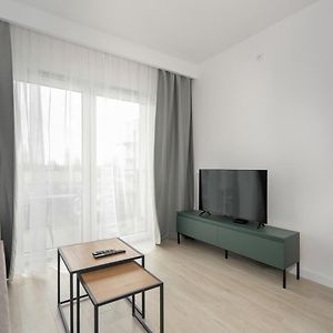 Tasteful Beige Apartment With Parking By Renters 波兹南 Exterior photo