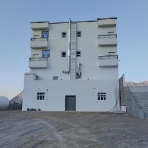 Al AmbahHi Albasher Llshkk Alfndkia公寓 Exterior photo