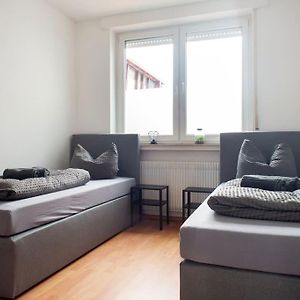 Modernes Grossraumiges Apartment - Zwei Bader 格罗瑙 Exterior photo