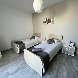 F7 Room 3, Private Bedroom Two Single Beds Shared Bathroom In Shared Flat 姆西达 Exterior photo