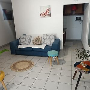 Blue And Yellow, Appartement Au Calme, Avec Piscine, Wifi 圣丹尼斯 Exterior photo
