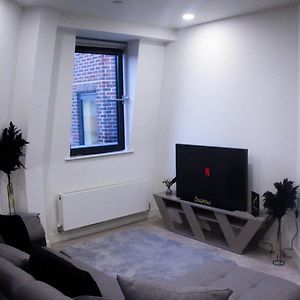 Cosy Central Bedford Apt - Free Parking, Gym, Netflix & Sky Exterior photo