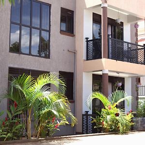 Orchid Suites, Kira Bulindo Exterior photo