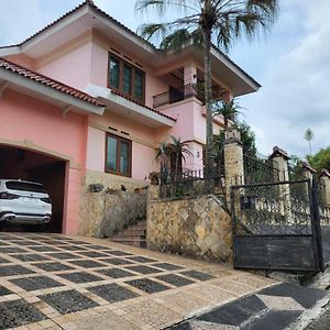 Villa Bukit Cipendawa Cipanas 芝巴纳斯 Exterior photo