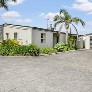 Serene Breeze Escape With Estuary View Whitford Exterior photo