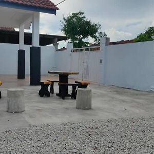 Garlic Cherating Pool Homestay Kampong Baharu Cherating Exterior photo