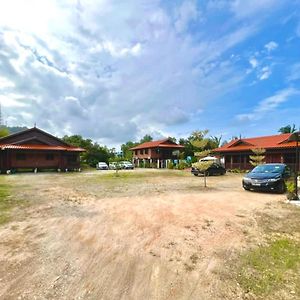 Inap Nekmi Kuala Terengganu With Pool别墅 Exterior photo