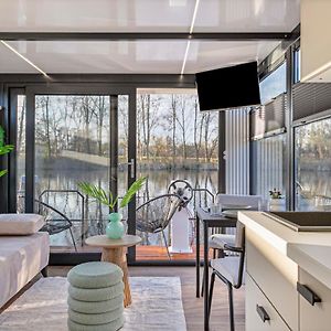 KortenhoefCharming Tiny Houseboat Escape Near Amsterdam公寓 Exterior photo