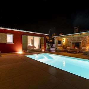 Red House Trget With Swimming Pool, Sauna And Jacuzzi 拉宾 Exterior photo