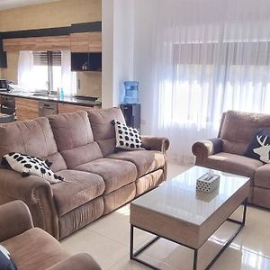 3 Bedroom Mountain View Apartment Overlooking Al Fuhais 安曼 Exterior photo