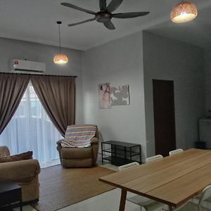 Meru Homestay Suitable For Up To 7 People 巴生 Exterior photo