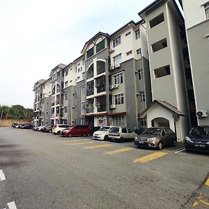 Bunga Homestay Klia 雪邦 Exterior photo