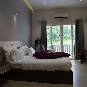 Stayberries Hornbill Villa 阿西拉帕利 Exterior photo