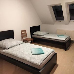 5 Bett-Wohnung In Atzendorf 施塔斯富尔特 Exterior photo