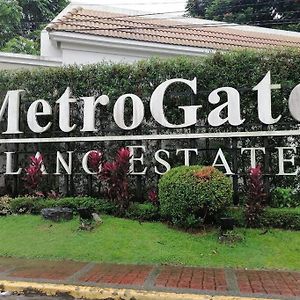 Vacation Homes Metrogate Estate Silang Exterior photo