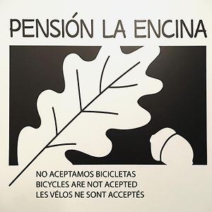 Pension La Encina 圣多明各德拉 Exterior photo