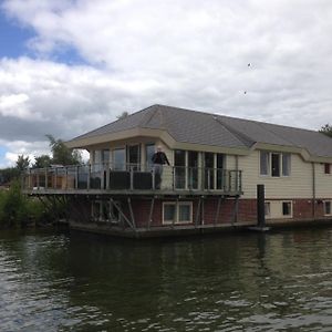 Water Villa, Houseboot At The Lake, Great Views, 70 Km To Amsterdam 比丁赫伊曾 Exterior photo