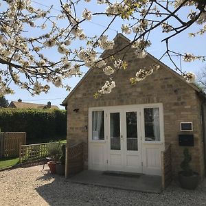 Cherry Tree Cottage In Idyllic Cotswold Village 奇平诺顿 Exterior photo