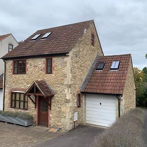 Sweet Modern Country Cottage With Garden 弗罗姆 Exterior photo