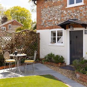 The Lavender Folly - Cosy Accommodation Alresford 新奥尔斯福德 Exterior photo