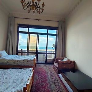 Sea Resident A Private Room With Sea View At Shared Apartment For Men Only No Ladies Allowed غرفة خاصة في شقة أمام البحر للرجال فقط ممنوع السيدات 仅限男士 女士不允许 亚历山大港 Exterior photo