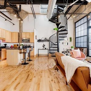 Two Astonishing Adler Loft By Cozysuites 圣路易斯 Exterior photo