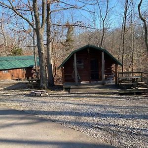 Lovely Rustic Cabin In 布卢明顿 Exterior photo