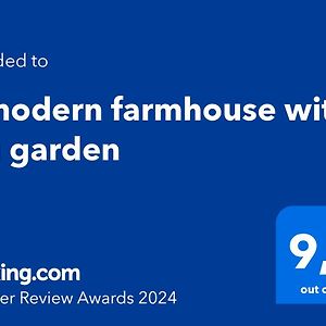 TrápezaA Modern Farmhouse With Big Garden别墅 Exterior photo