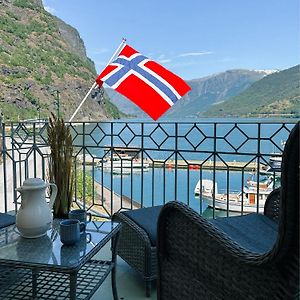 Svingen Guesthouse - Panoramic Fjord Views In 弗洛姆 Exterior photo