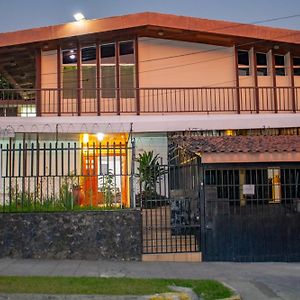 Volcano Hostal Y Restaurante 圣萨尔瓦多 Exterior photo